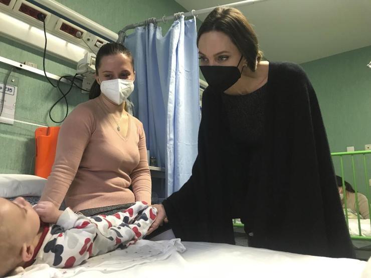 Angelina Jolie’den Ukraynaya sürpriz ziyaret