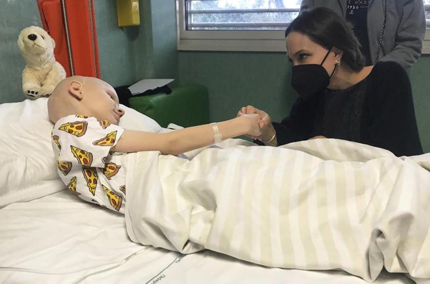 Angelina Jolie’den Ukraynaya sürpriz ziyaret