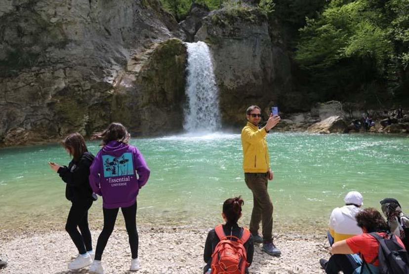 Karadeniz’in saklı cenneti Ilıca Şelalesi’ne ziyaretçi akını