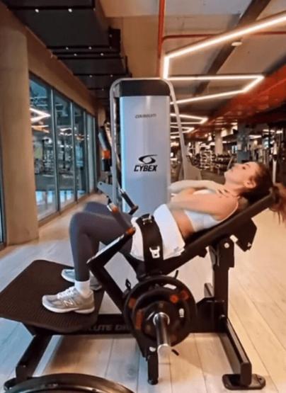 Ezgi Eyüboğlu yaza hazırlanıyor