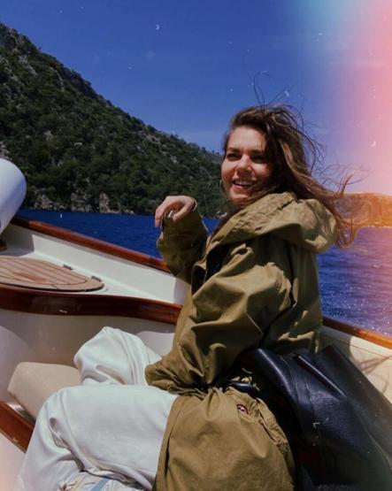 Aslı Enver yeni yaşını teknede kutladı