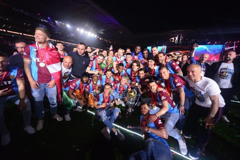 Trabzonspor kupasını aldı Şarkılar kutlamalara damga vurdu