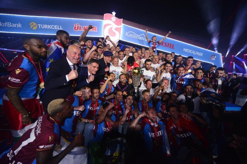 Trabzonspor kupasını aldı Şarkılar kutlamalara damga vurdu