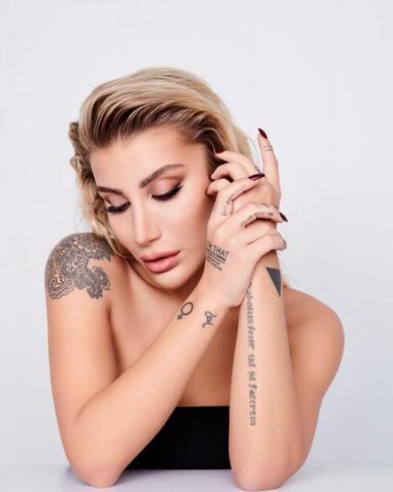İrem Derici yine yapacağını yaptı