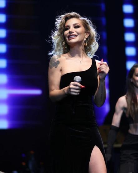 İrem Derici yine yapacağını yaptı