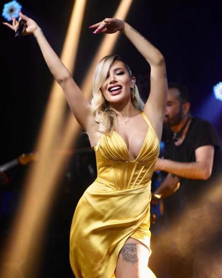 İrem Derici yine yapacağını yaptı