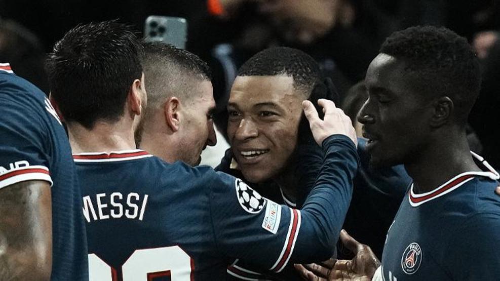 Son dakika... Kylian Mbappe 3 yıllık imza atıyor