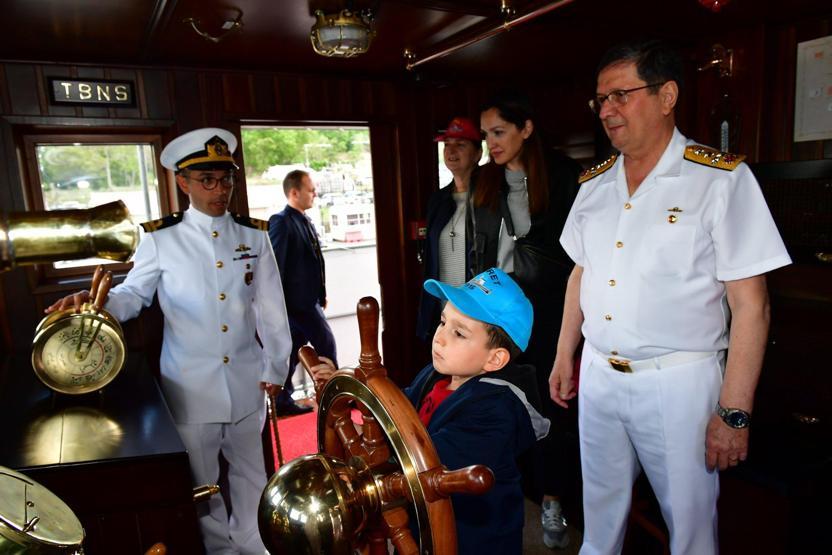 İstanbula geldi: TCG Nusret gemisine yoğun ilgi