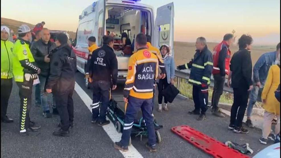 Üniversite öğrencilerini taşıyan otobüs devrildi: 3 ölü, 42 yaralı