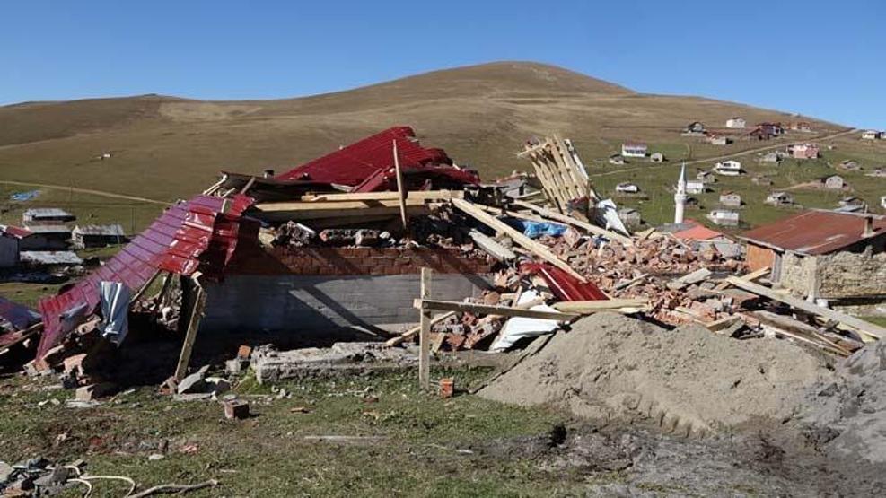 Karadeniz yaylalarında kaçak yapılar yıkılıyor