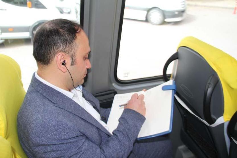 Kemal Sunal’ın oynadığı Atla Gel Şaban filmi gerçek oldu: Minibüse binmeden yazamıyor