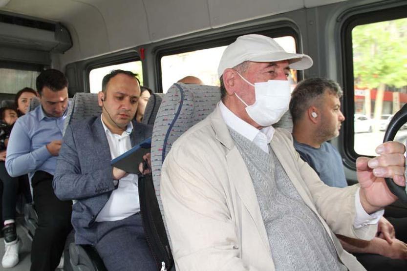 Kemal Sunal’ın oynadığı Atla Gel Şaban filmi gerçek oldu: Minibüse binmeden yazamıyor