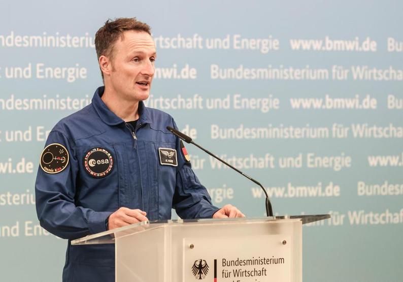 Uzay yürüyüşündeki NASA astronotunun kaskına su doldu
