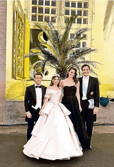 Duygu Ay ile eşi Orhun Faruk Saraç, Versay Sarayında