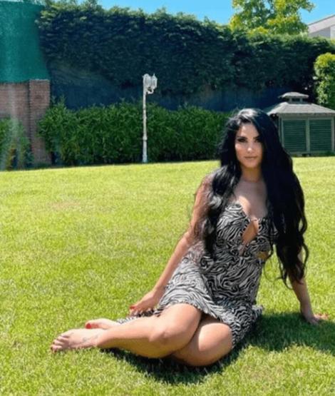 Berdan Mardininin eski eşi Fatoş Yellilerden mini şortlu poz