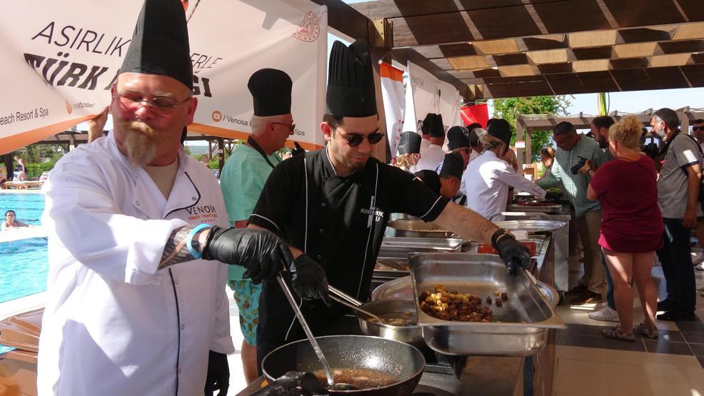 Yabancı turistler Türk yemekleri yaptı