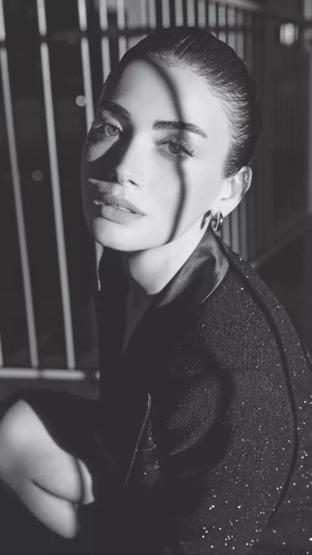 Özge Yağızdan, Kaybettiğine dön bir bak istedim pozu