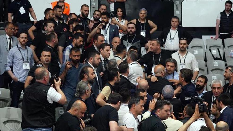 Son dakika... Beşiktaş kongresinde kavga Polis müdahale etti