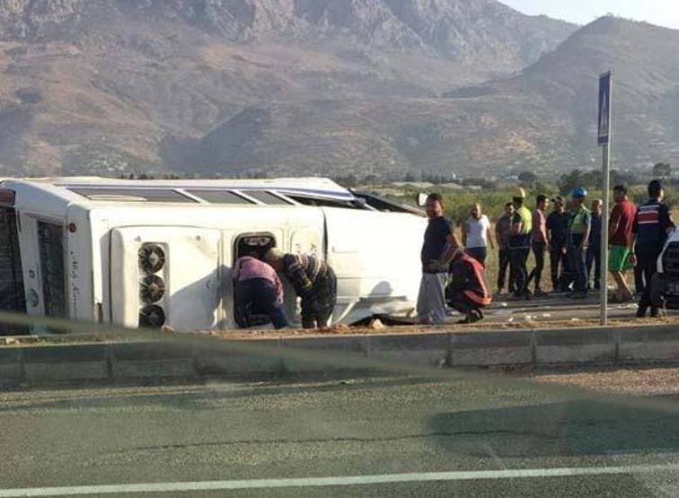 Mersinde okul servisi ile TIR çarpıştı: 9u öğrenci 11 yaralı