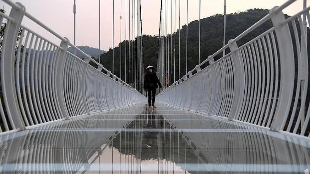 Dünyanın en uzun cam köprüsü Vietnamda açıldı