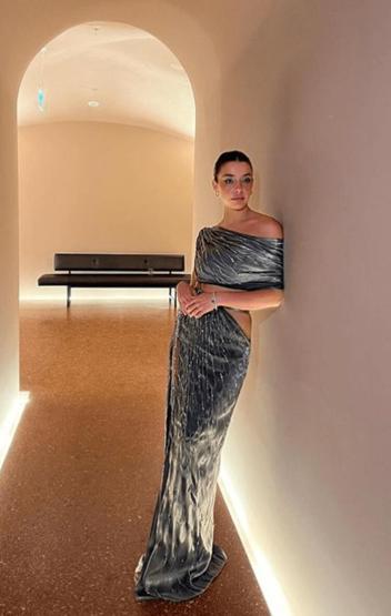 Hande Erçel ablası Gamze Erçeli ağlattı