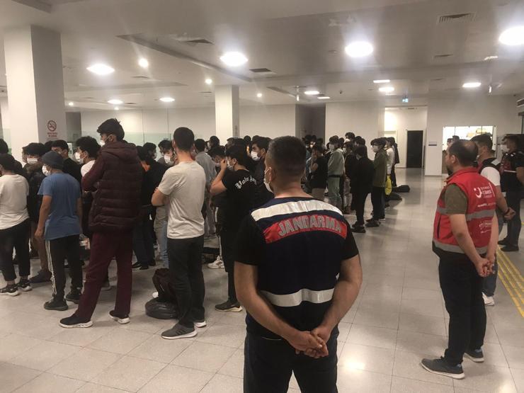 236 Afgan göçmen ülkelerine gönderildi