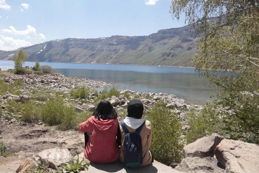 Yeryüzü cenneti Nemrut Krater Gölü ve Kalderası ziyaretçi akınına uğruyor