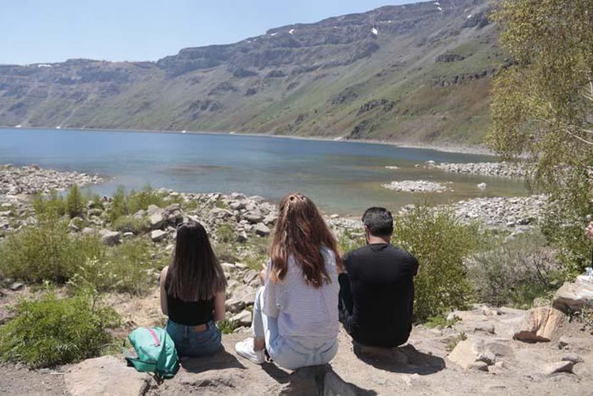 Yeryüzü cenneti Nemrut Krater Gölü ve Kalderası ziyaretçi akınına uğruyor