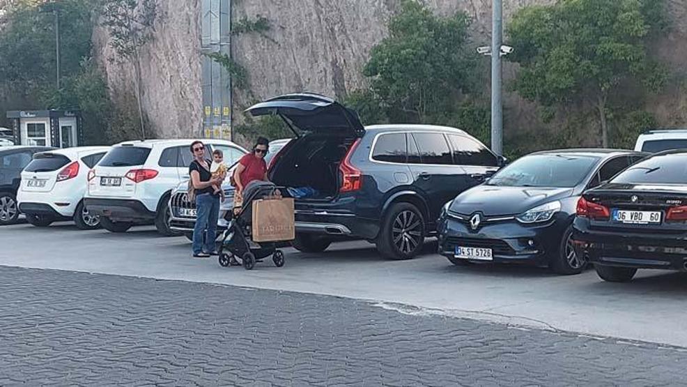 Özge Özpirinçci basın mensuplarına sitem etti: Kucağımda bebeğim var çekmeyin