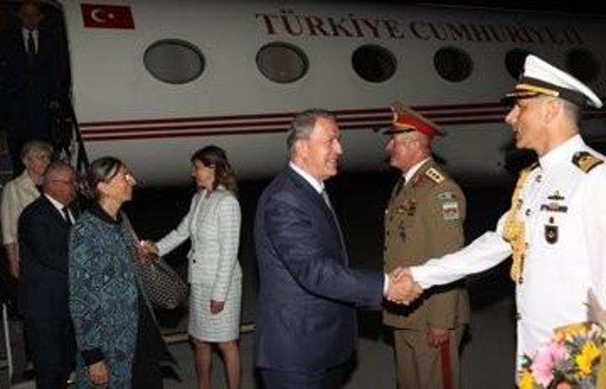 Milli Savunma Bakanı Akar, resmi temaslarda bulunmak üzere Romanya’ya gitti