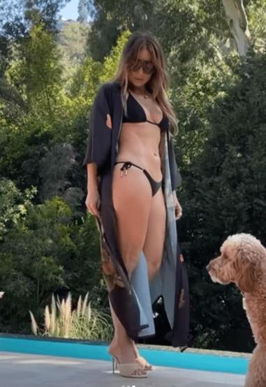 Jennifer Lopez bikinili pozlarını paylaştı