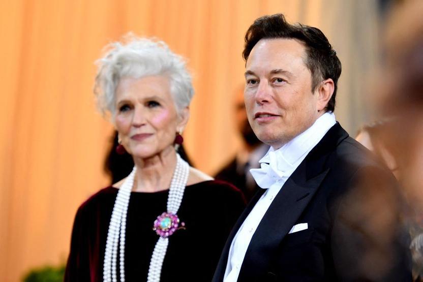 Elon Musk hakkında şaşırtan iddia: Sevgilisini annesi buldu