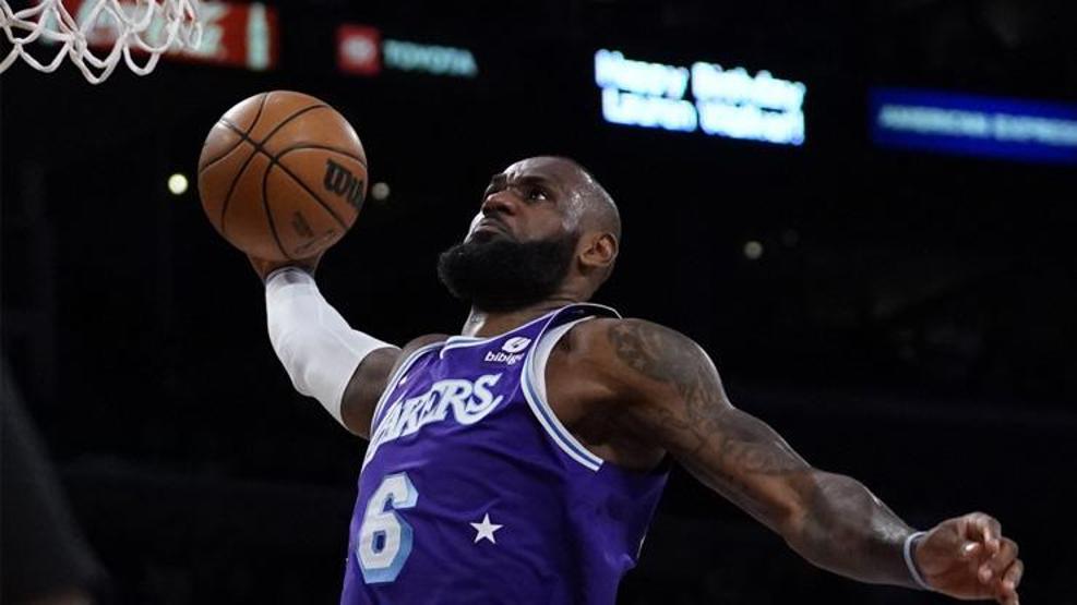 Son dakika... LeBron James servetiyle NBAde bir ilki başardı