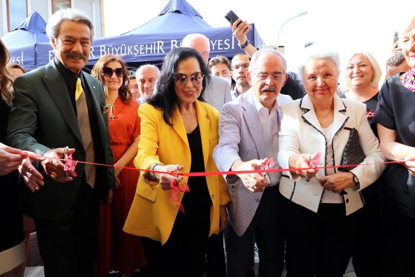 Türkan Şoray ve Kadir İnanır yıllar sonra bir arada