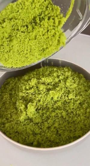 Baklavada fıstık yerine kullanılan ıspanak ve bezelyeyi ayırt etmek zor