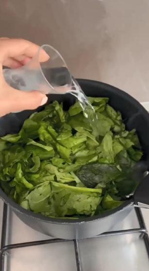Baklavada fıstık yerine kullanılan ıspanak ve bezelyeyi ayırt etmek zor