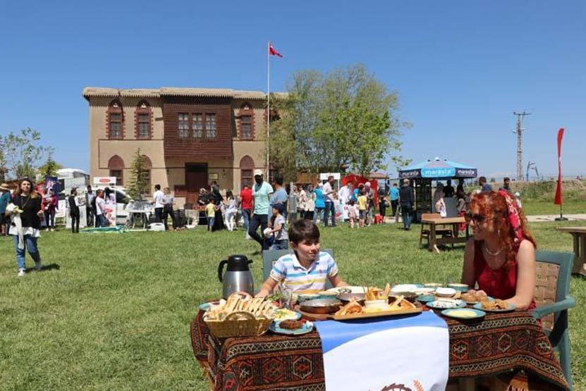 Vanda tarihi kalede Dünya Kahvaltı Günü etkinliği