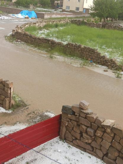 Niğde’de dolu yağışı etkili oldu