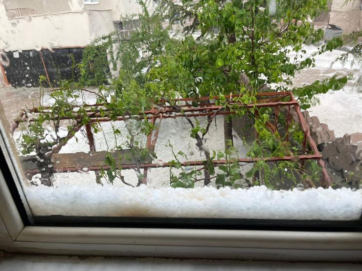 Niğde’de dolu yağışı etkili oldu