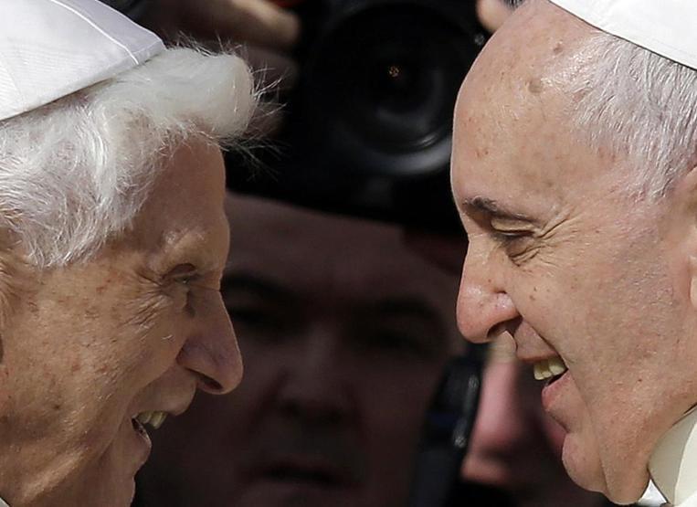 Sağlık sorunları bulunan Papa Francis görevi bırakacak mı