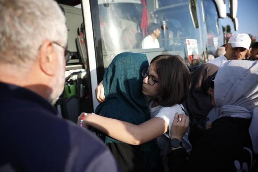 Pandemi sonrasında ilk hac kafilesi Haremden uğurlandı