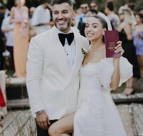 Şarkıcı Zeynep Bastık ve Tolga Akış boşanıyor