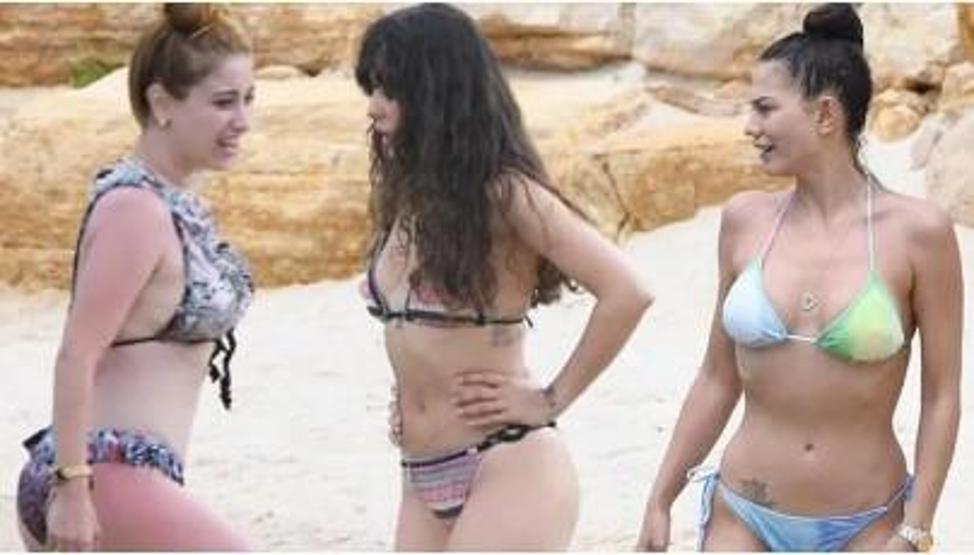 Hazal Kaya bikinili pozlarla sosyal medyayı salladı