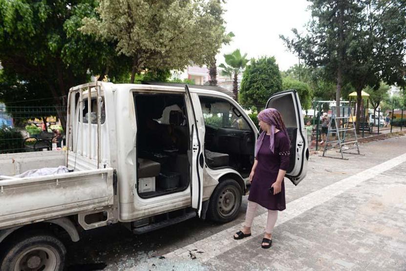 Boşanmak isteyen eşine dehşeti yaşattı Evi ve kamyoneti yaktı