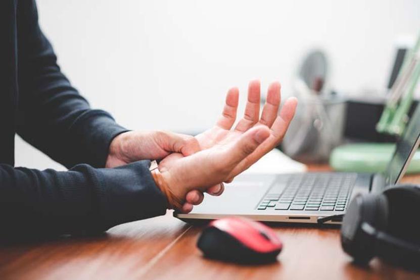 Tetik parmak hastalığı nedir Belirtileri nelerdir