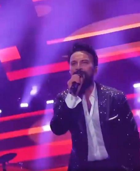 Tarkan sahne dansıyla geceye damga vurdu