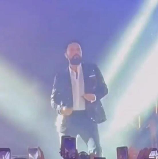 Tarkan sahne dansıyla geceye damga vurdu