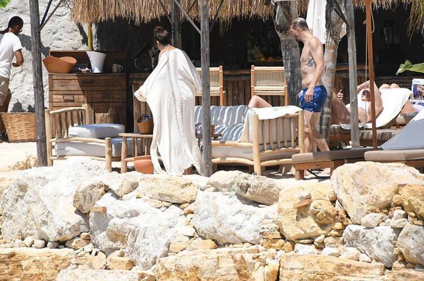 Şükran Ovalı ve Caner Erkin baş başa tatile çıktı