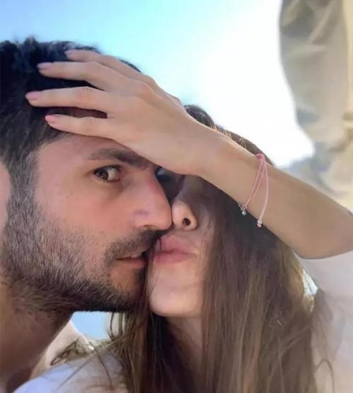 Serkan Çayoğlu ile Özge Gürel nişanlandı: Kahve terletti
