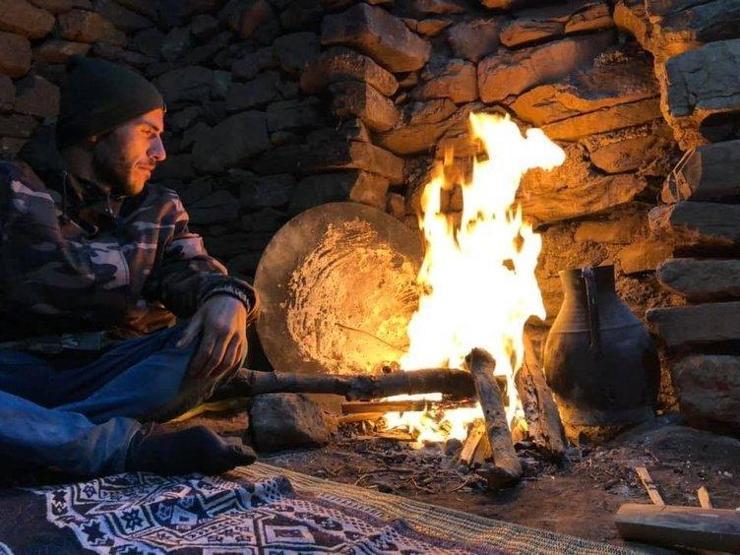 Patronun kızıyla nişanı atınca hayatı değişti